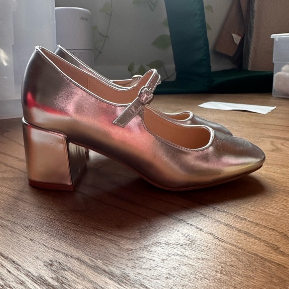 Brand new, never worn Mary Janes size 6.5 - Picture 8 of 8